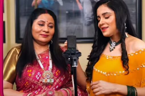 Kavya limaye records a lovely mother song with her mother Ashita Limaye which is produced by Himesh Reshammiya as promised in the show